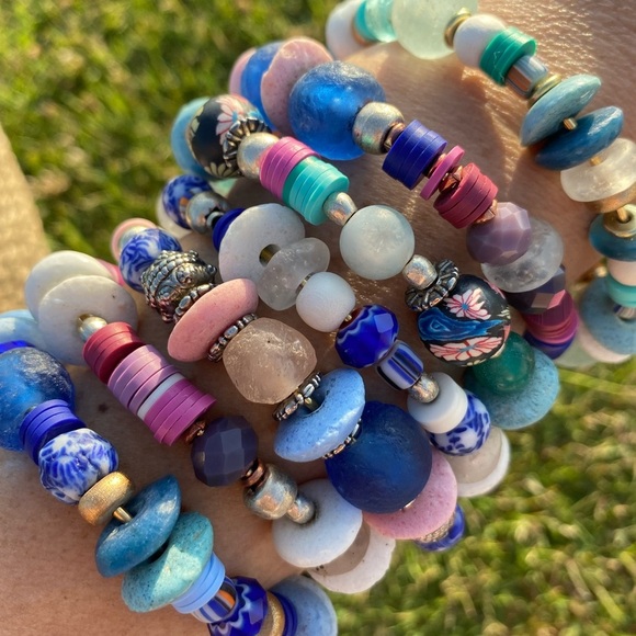 2 handmade beaded Adjustable & Stackable bracelets. Blues,silver, gold, … - Picture 10 of 14